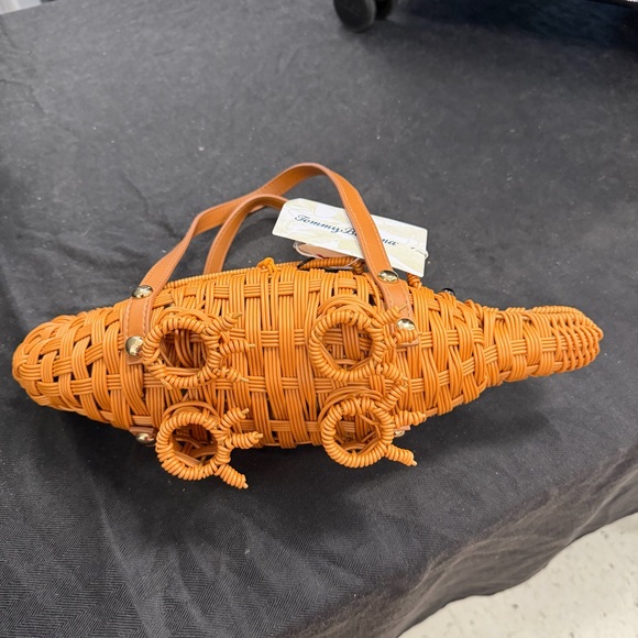 Tommy Bahama Woven Crocodile Handbag. NWT - Picture 3 of 4